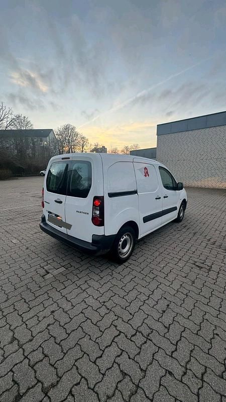 Gebraucht Peugeot Partner 75 PS (55 kW) 2017 Weiß Van / Kleinbus