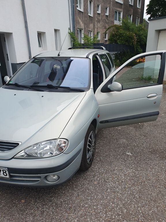Silber Gebraucht 2002 Renault Mégane II Expression Limousine | 2.150 € (Fairer Preis) - Bild 1/4