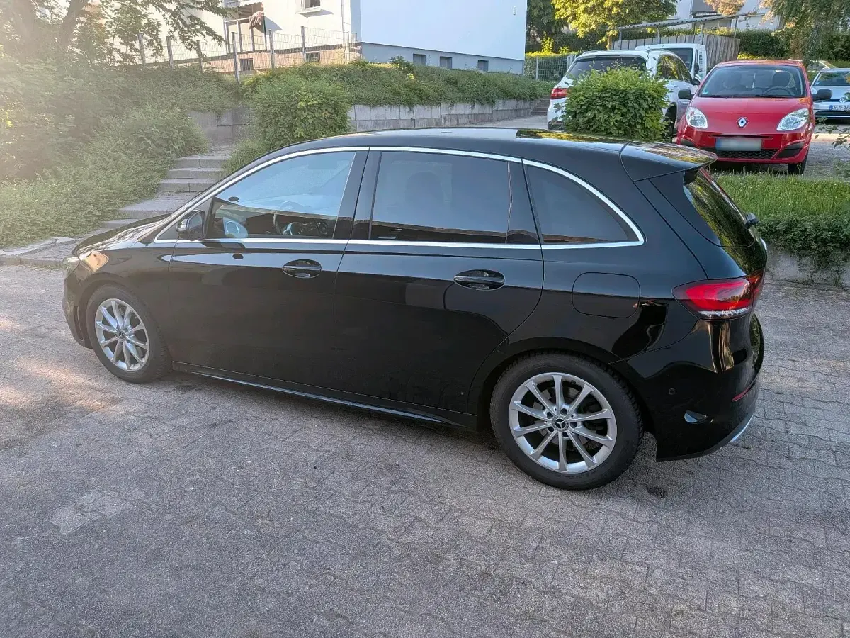 Gebraucht Mercedes B220 AMG line 190 PS (139 kW) 2019 Schwarz Kleinwagen