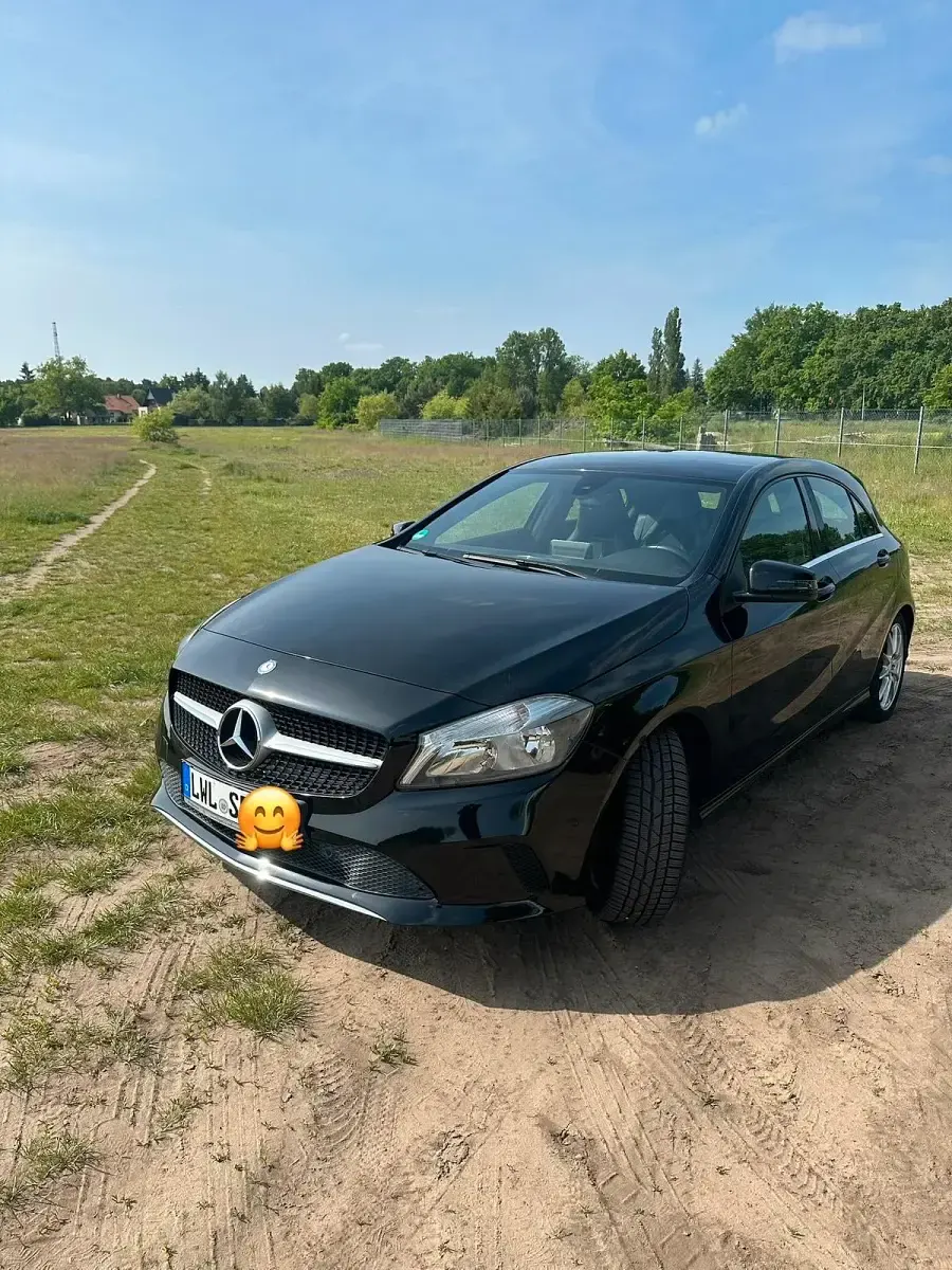 Gebraucht Mercedes A180 122 PS (89 kW) 2016 Schwarz Limousine