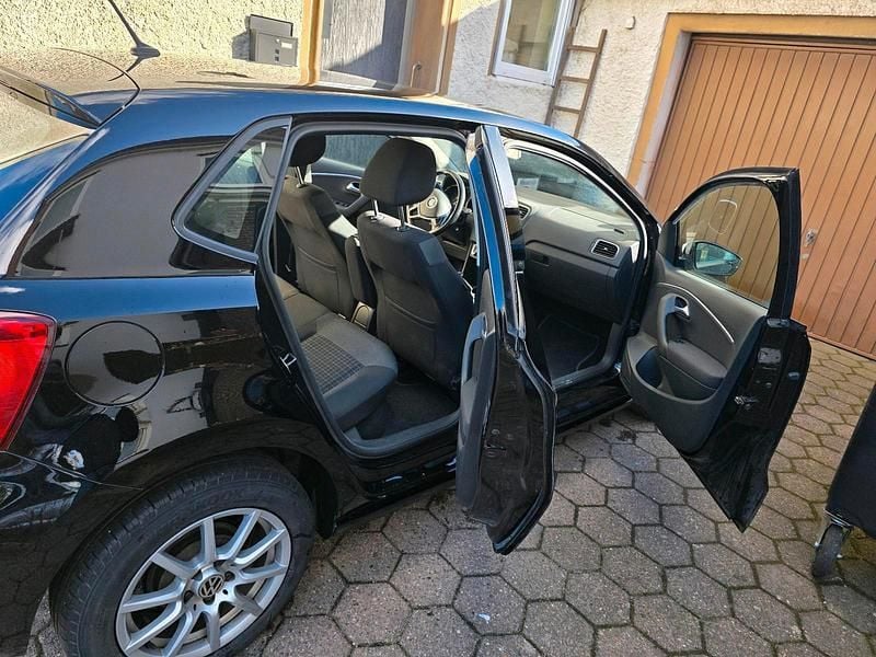 Gebraucht VW Polo 75 PS (55 kW) 2017 Schwarz Kleinwagen