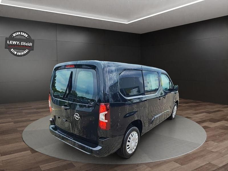 Używany Opel Combo 131 KM (96 kW) 2024 Czarny Minivan