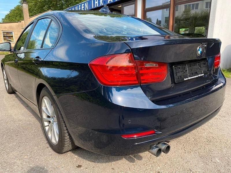 Blau Gebraucht 2012 BMW 328 Limousine | 10.999 € (Superpreis) - Bild 1/4