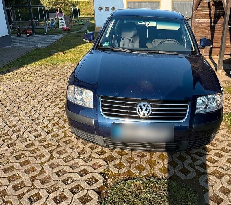Usata VW Passat 101 CV (74 kW) 2003 Blu Berlina