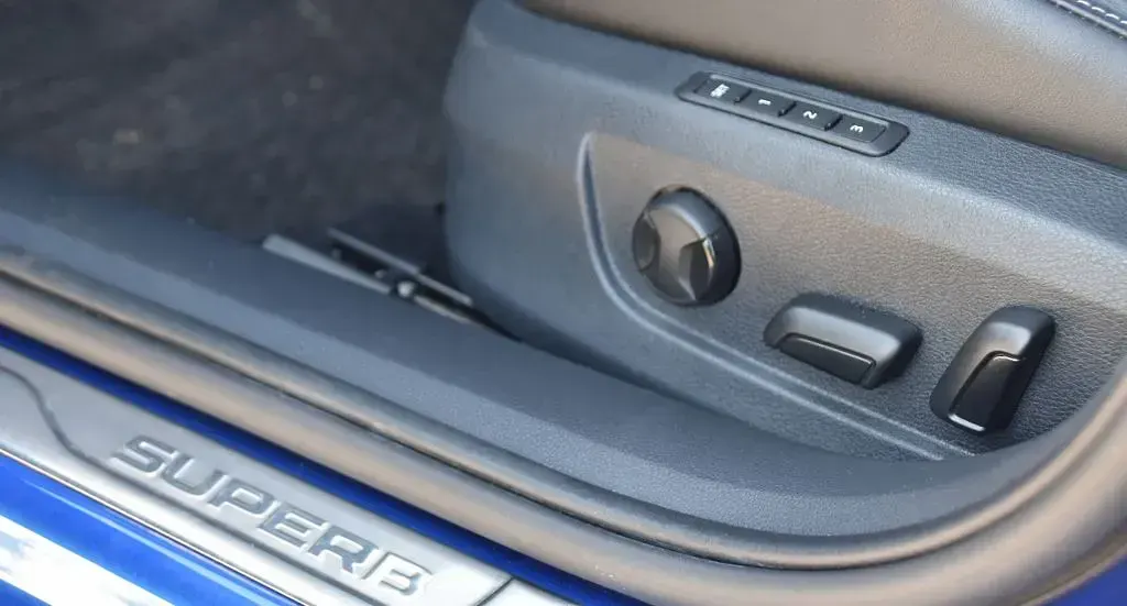 Gebraucht Skoda Superb SportLine 200 PS (147 kW) 2023 Blau Kombi