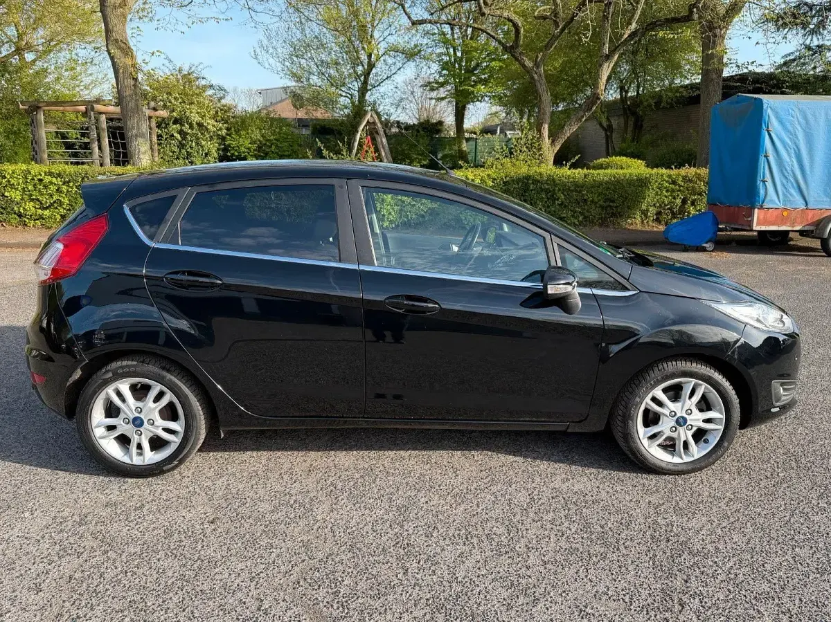 Gebraucht Ford Fiesta Titanium 101 PS (74 kW) 2016 Schwarz Kleinwagen