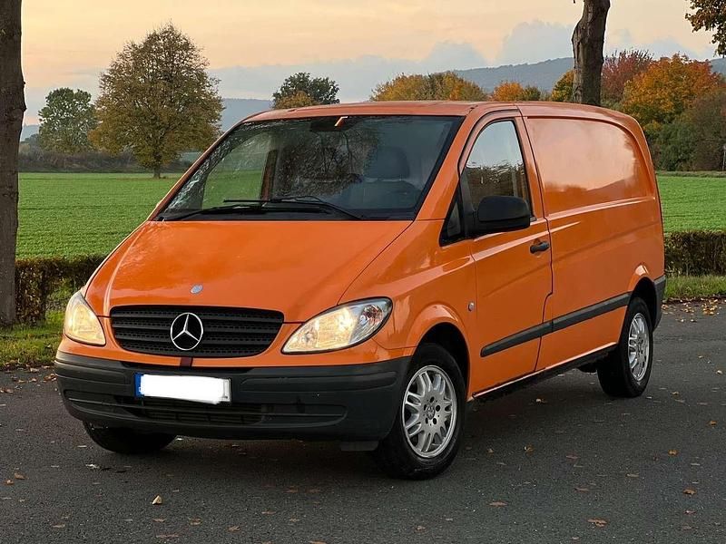 Orange Gebraucht 2010 Mercedes Vito Kombi | 3.499 € (Superpreis) - Bild 1/4