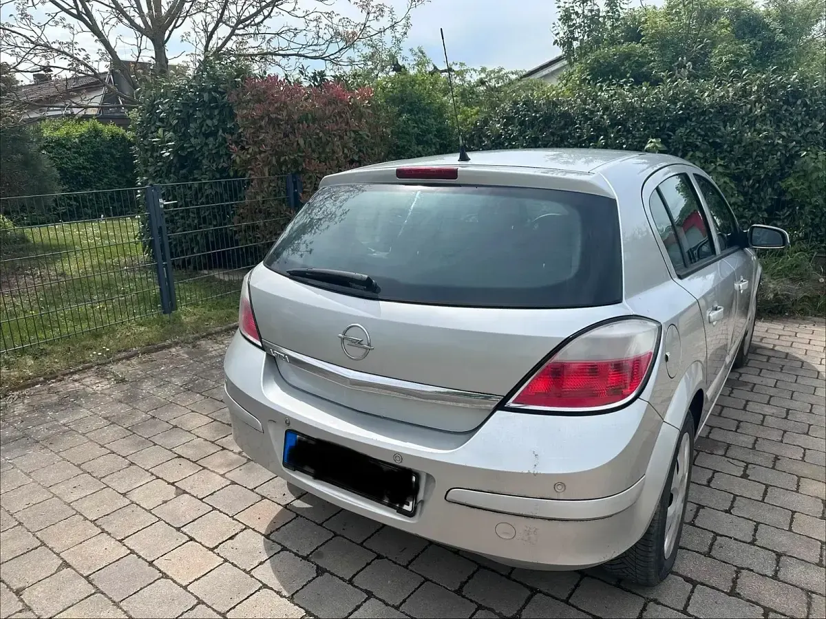 Gebraucht Opel Astra 90 PS (66 kW) 2004 Silber Limousine