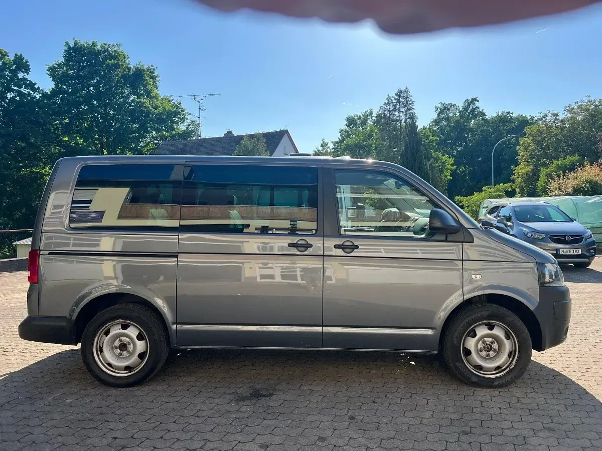 Gebraucht VW Caravelle 179 PS (131 kW) 2013 Grau Van