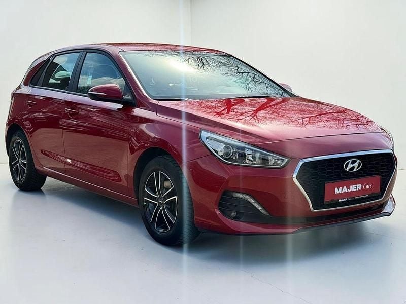Gebraucht Hyundai i30 Select 99 PS (72 kW) 2019 Rot Limousine