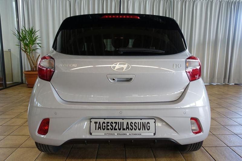 Neu Hyundai i10 Advanced 79 PS (58 kW) 2025 Grau Kleinwagen