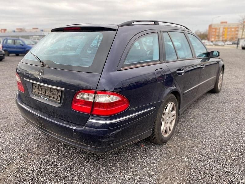 Gebraucht Mercedes E320 Avantgarde 204 PS (150 kW) 2003 Blau Limousine