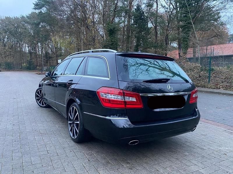 Gebraucht Mercedes E350 231 PS (169 kW) 2011 Schwarz Kombi