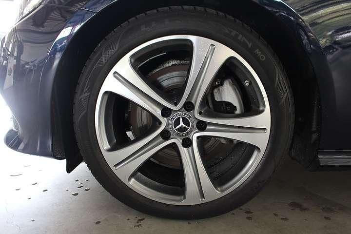 Gebraucht Mercedes E200 184 PS (135 kW) 2017 Blau , cavansitblau metallic Coupé