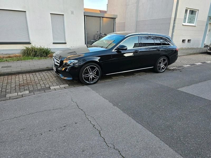 Gebraucht Mercedes E220 194 PS (142 kW) 2017 Schwarz Kombi
