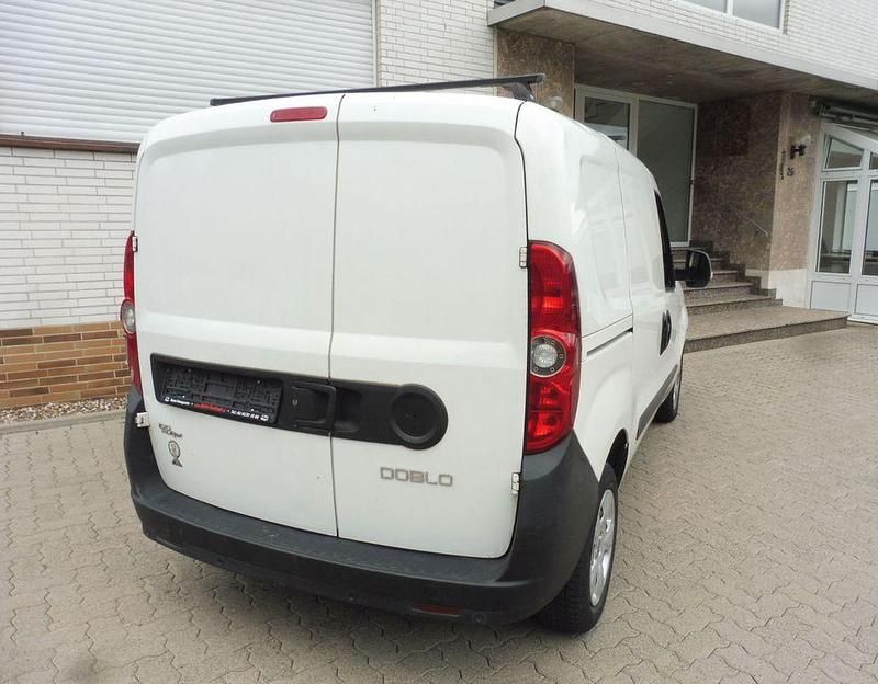 Gebraucht Fiat Doblò 101 PS (74 kW) 2012 Weiß Van / Kleinbus