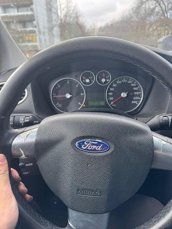 Gebraucht Ford Focus 120 PS (88 kW) 2007 Grau Kleinwagen