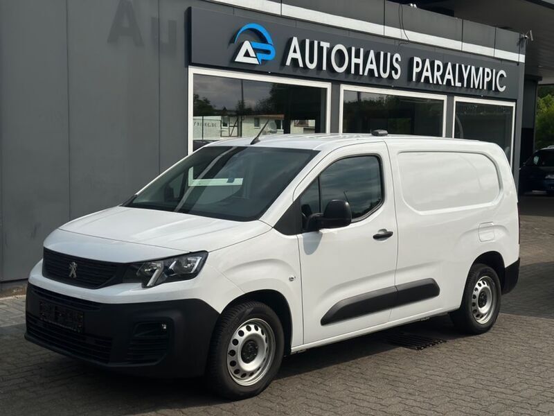 Weiß Gebraucht 2021 Peugeot Partner Premium Van / Kleinbus | 13.400 € (Fairer Preis) - Bild 1/4