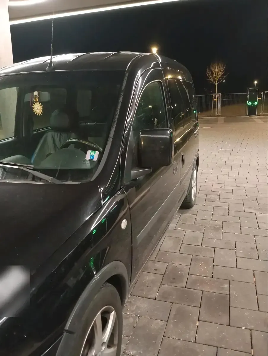 Usado Opel Combo 90 HP (66 kW) 2009 Preto Monovolume