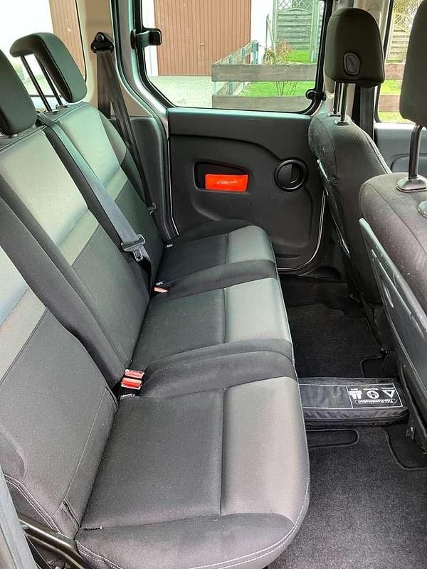 Gebraucht Renault Kangoo 114 PS (83 kW) 2016 Silber Van / Kleinbus