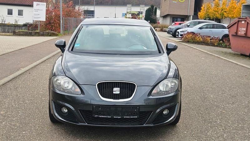 Grau Gebraucht 2011 Seat Leon Stylance Limousine | 2.999 € (Guter Preis) - Bild 1/4