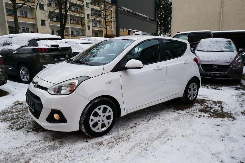 Weiß Gebraucht 2015 Hyundai i10 Trend Kleinwagen | 7.950 € (Fairer Preis) - Bild 1/4