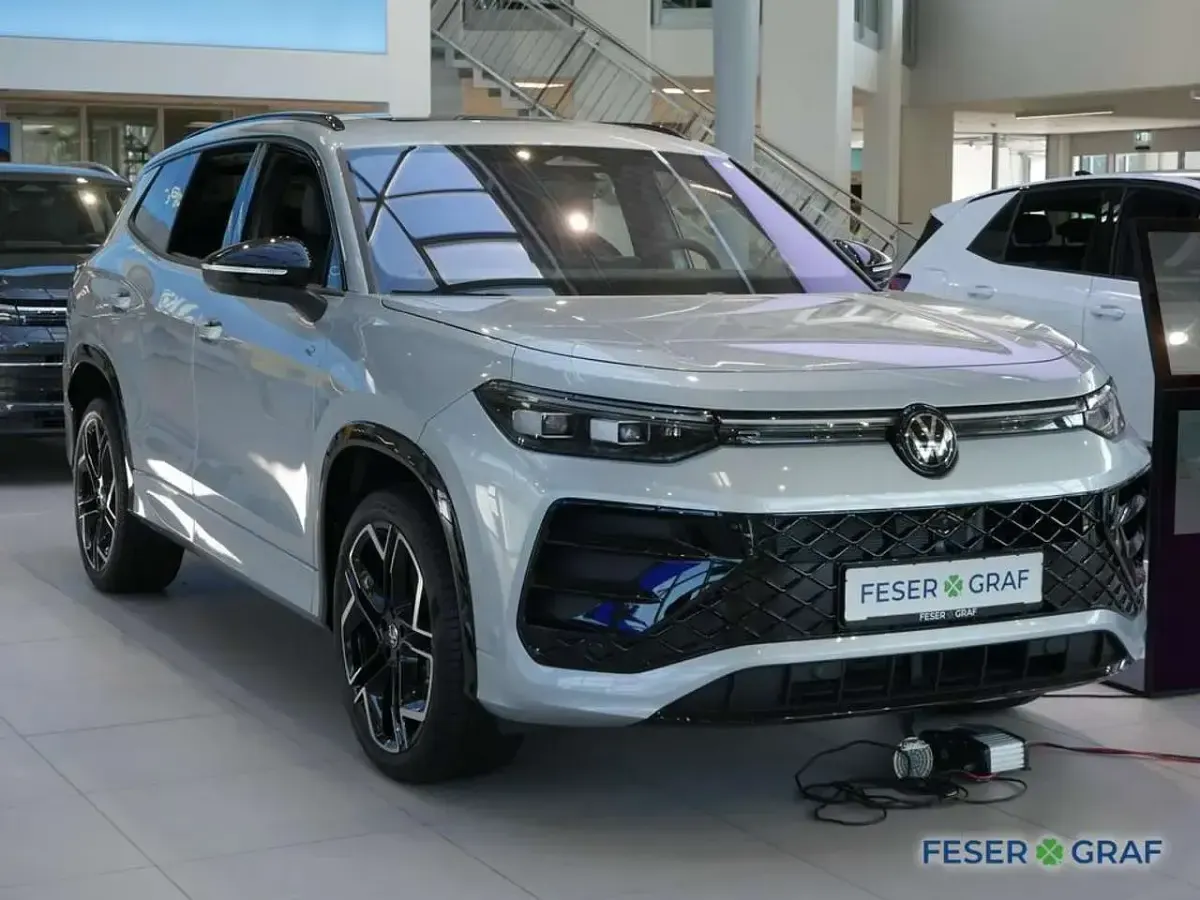 Neu VW Tayron R-line 272 PS (200 kW) 2026 Oyster silver metallic SUV