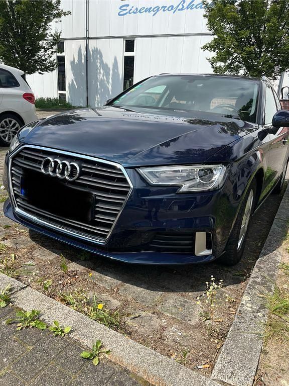 Blau Gebraucht 2017 Audi A3 Sportback Limousine | 19.000 € (Etwas zu teuer) - Bild 1/4