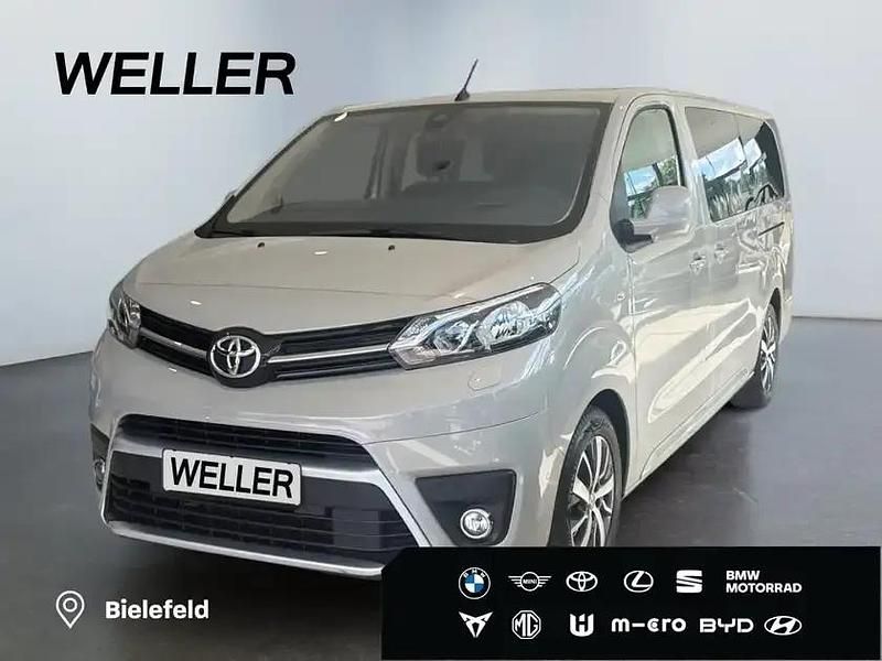 Sandstein metallic (grau) Gebraucht 2020 Toyota Proace Comfort Van | 31.680 € (Teuer) - Bild 1/3
