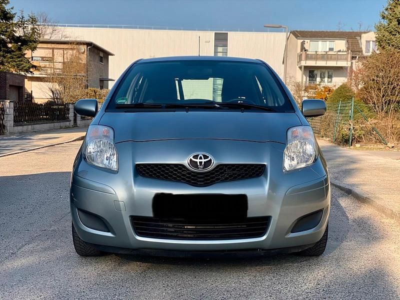 Gebraucht Toyota Yaris 99 PS (72 kW) 2009 Grau Kleinwagen