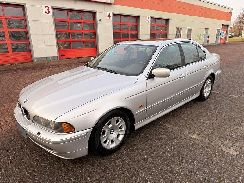 Silber Gebraucht 2001 BMW 520 Limousine | 3.490 € (Fairer Preis) - Bild 1/4