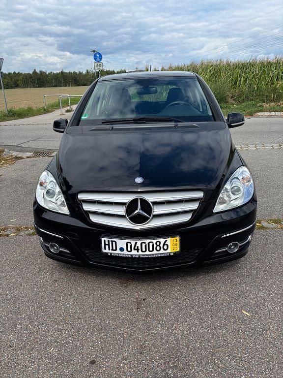 Schwarz Gebraucht 2009 Mercedes 200 Limousine | 5.500 € (Guter Preis) - Bild 1/4