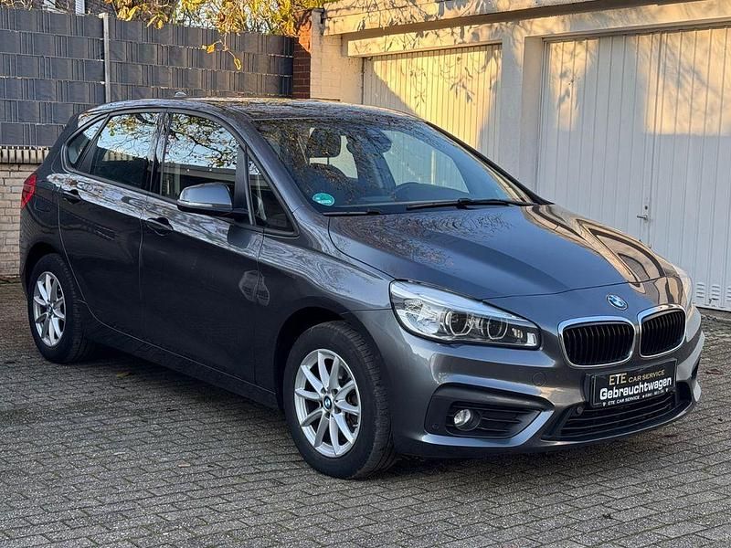 Mineralgrau Gebraucht 2017 BMW 218 Active Tourer Advantage Van / Kleinbus | 15.650 € (Fairer Preis) - Bild 1/4