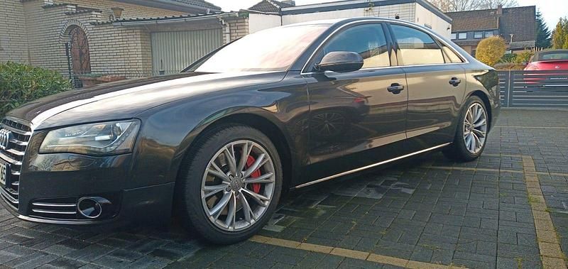 Schwarz Gebraucht 2011 Audi A8 Sport Limousine | 17.690 € (Fairer Preis) - Bild 1/4