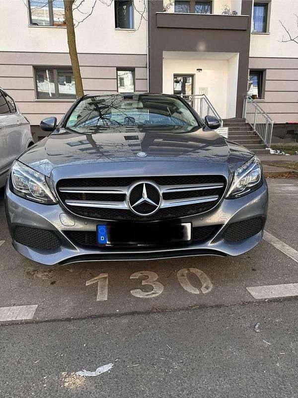 Grau Gebraucht 2016 Mercedes C220 Limousine | 20.500 € (Fairer Preis) - Bild 1/4