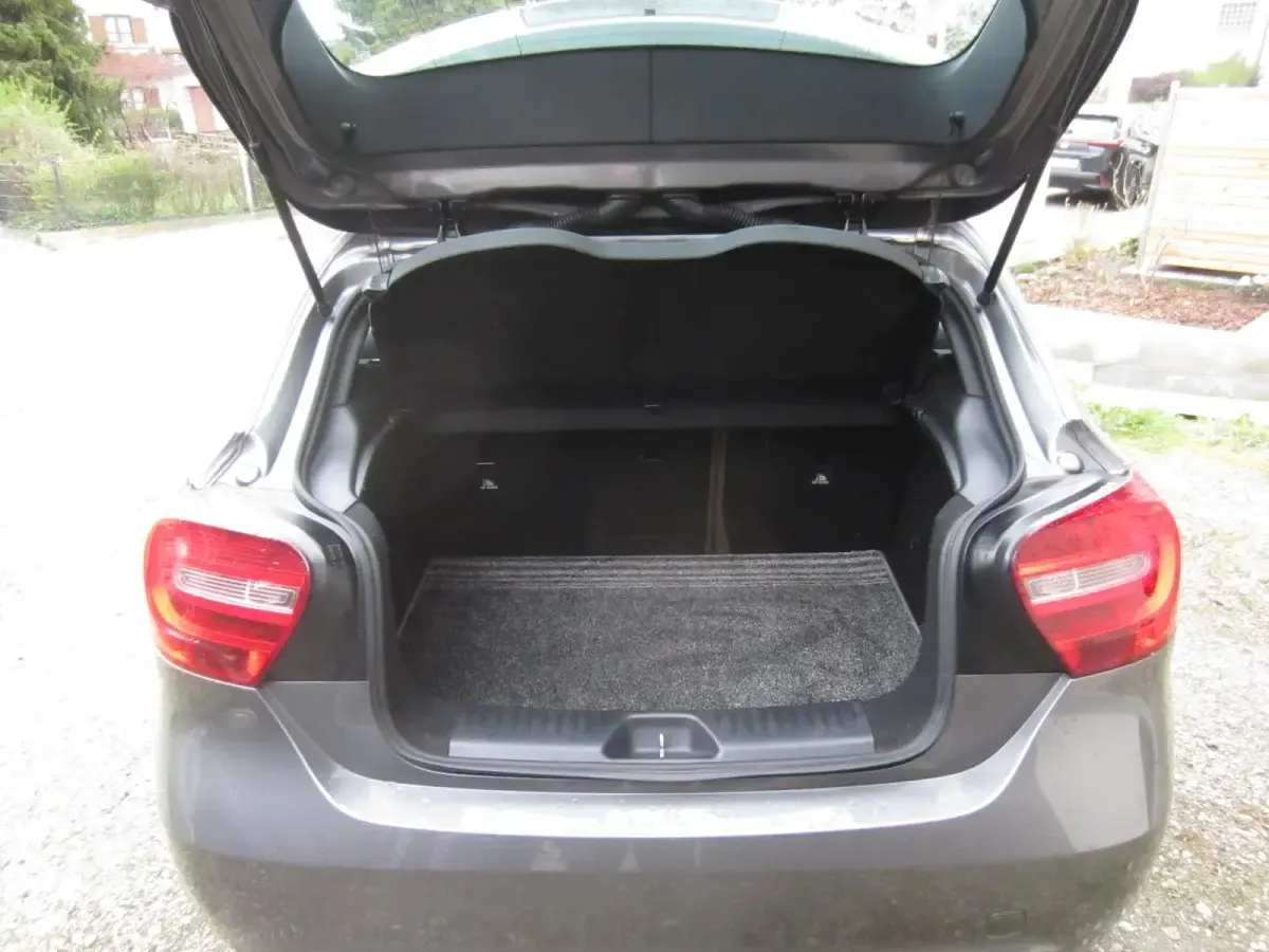 Gebraucht Mercedes A200 156 PS (114 kW) 2015 Grau Kleinwagen
