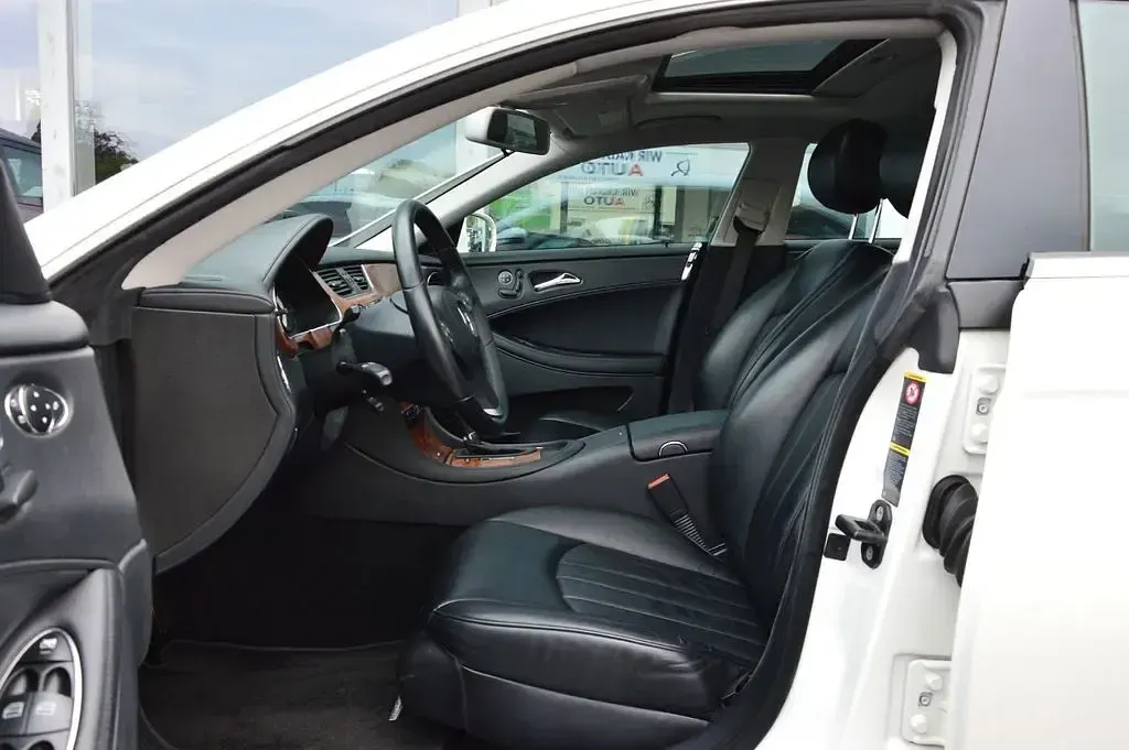 Gebraucht Mercedes CLS280 231 PS (169 kW) 2009 Weiß Limousine