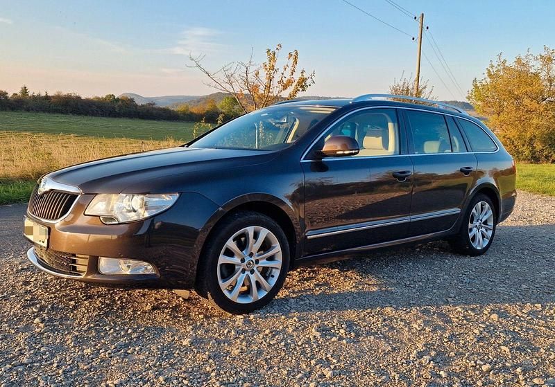 Gebraucht Skoda Superb Elegance 160 PS (117 kW) 2010 Braun Kombi