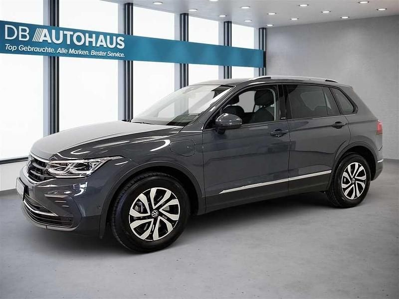 Grau Gebraucht 2023 VW Tiguan Active SUV | 29.970 € (Fairer Preis) - Bild 1/4
