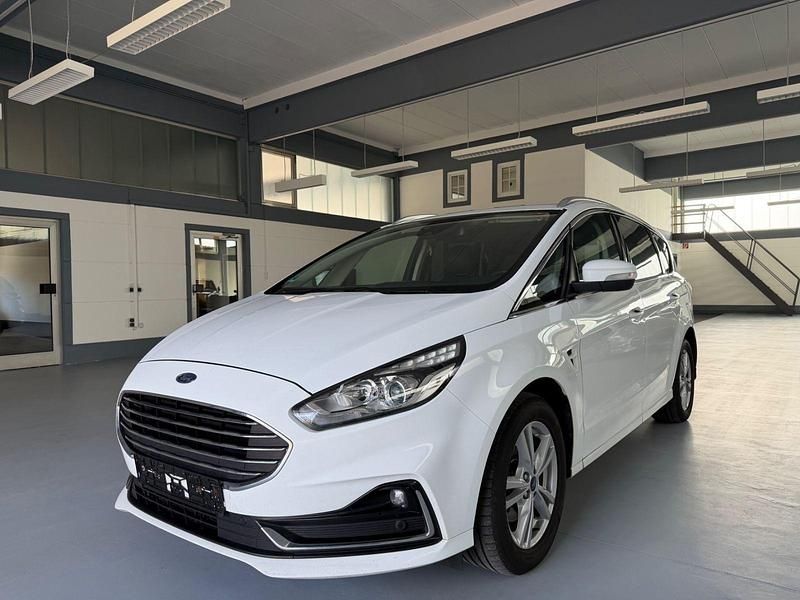 Gebraucht Ford S-MAX Titanium 150 PS (110 kW) 2021 Weiß Van / Kleinbus