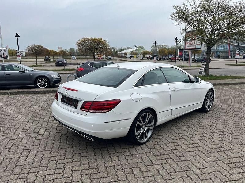 Gebraucht Mercedes E200 Sport 184 PS (135 kW) 2017 Weiß Coupé