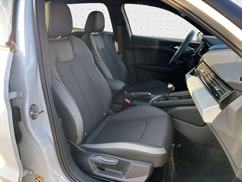Gebraucht Audi A1 S-Line 95 PS (69 kW) 2023 Gletscherweiß metallic Kleinwagen
