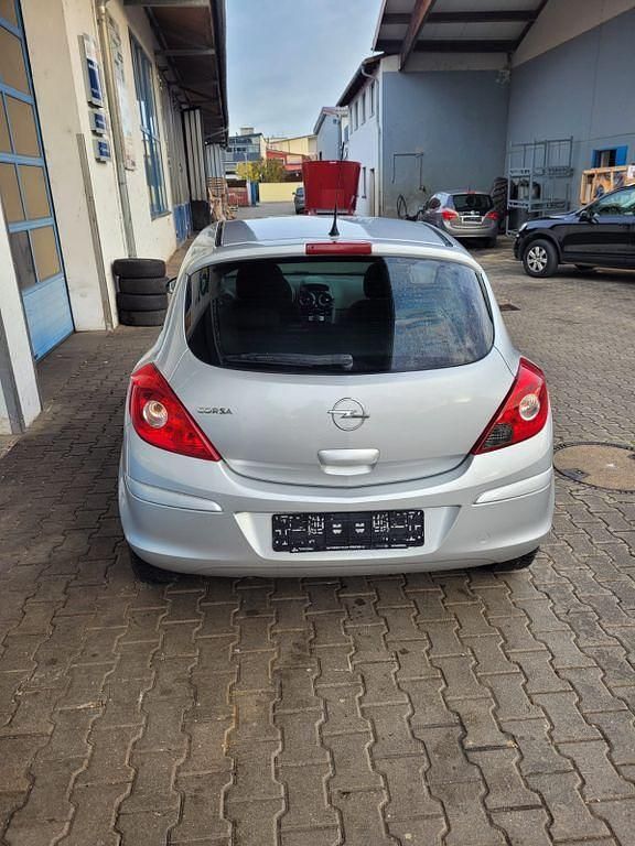Gebraucht Opel Corsa Edition 87 PS (63 kW) 2011 Silber