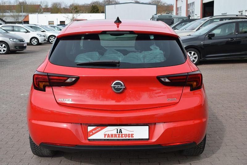 Gebraucht Opel Astra Dynamic 125 PS (91 kW) 2016 Rot Limousine