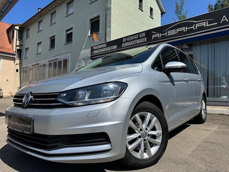 Reflexsilber Gebraucht 2019 VW Touran Comfortline Van / Kleinbus | 14.980 € (Guter Preis) - Bild 1/4