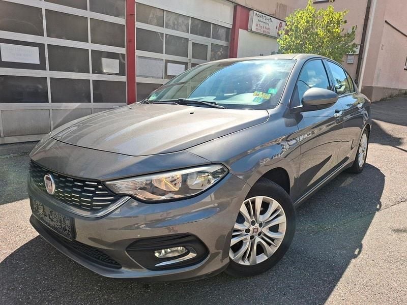 Grau Gebraucht 2017 Fiat Tipo Lounge Limousine | 5.999 € (Fairer Preis) - Bild 1/4