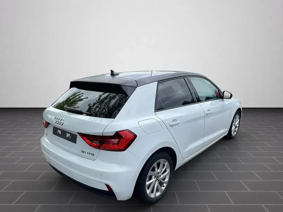 Gebraucht Audi A1 Advanced Plus 110 PS (80 kW) 2022 Gletscherweiß metallic (metallic) SUV