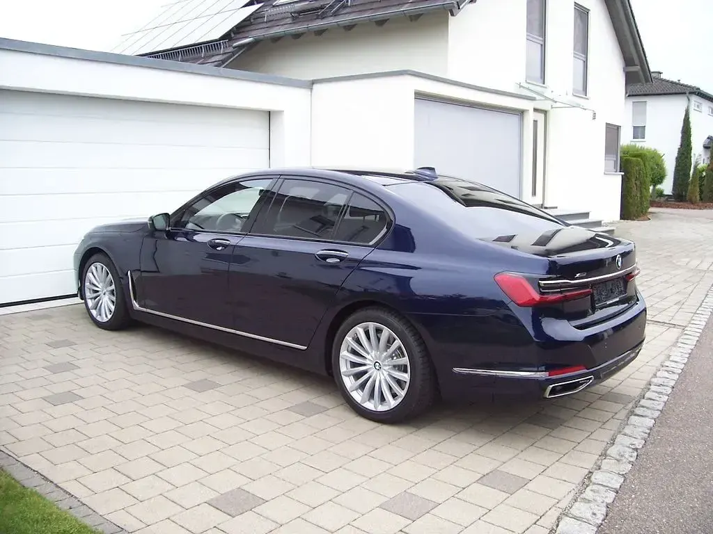 Gebraucht BMW 750 Performance 530 PS (389 kW) 2019 Blau Limousine