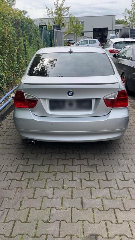 Gebraucht BMW 318 129 PS (94 kW) 2006 Silber Limousine