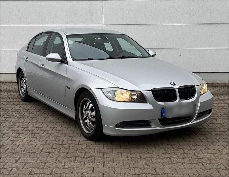 Silber Gebraucht 2006 BMW 320 Limousine | 6.000 € (Etwas zu teuer) - Bild 1/4